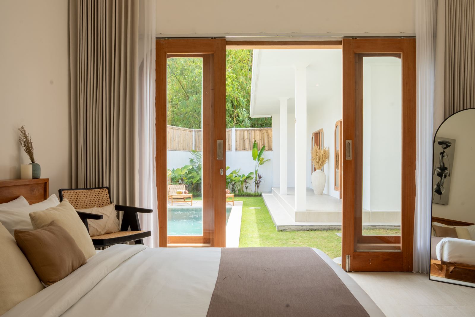 Bedroom opening onto the garden