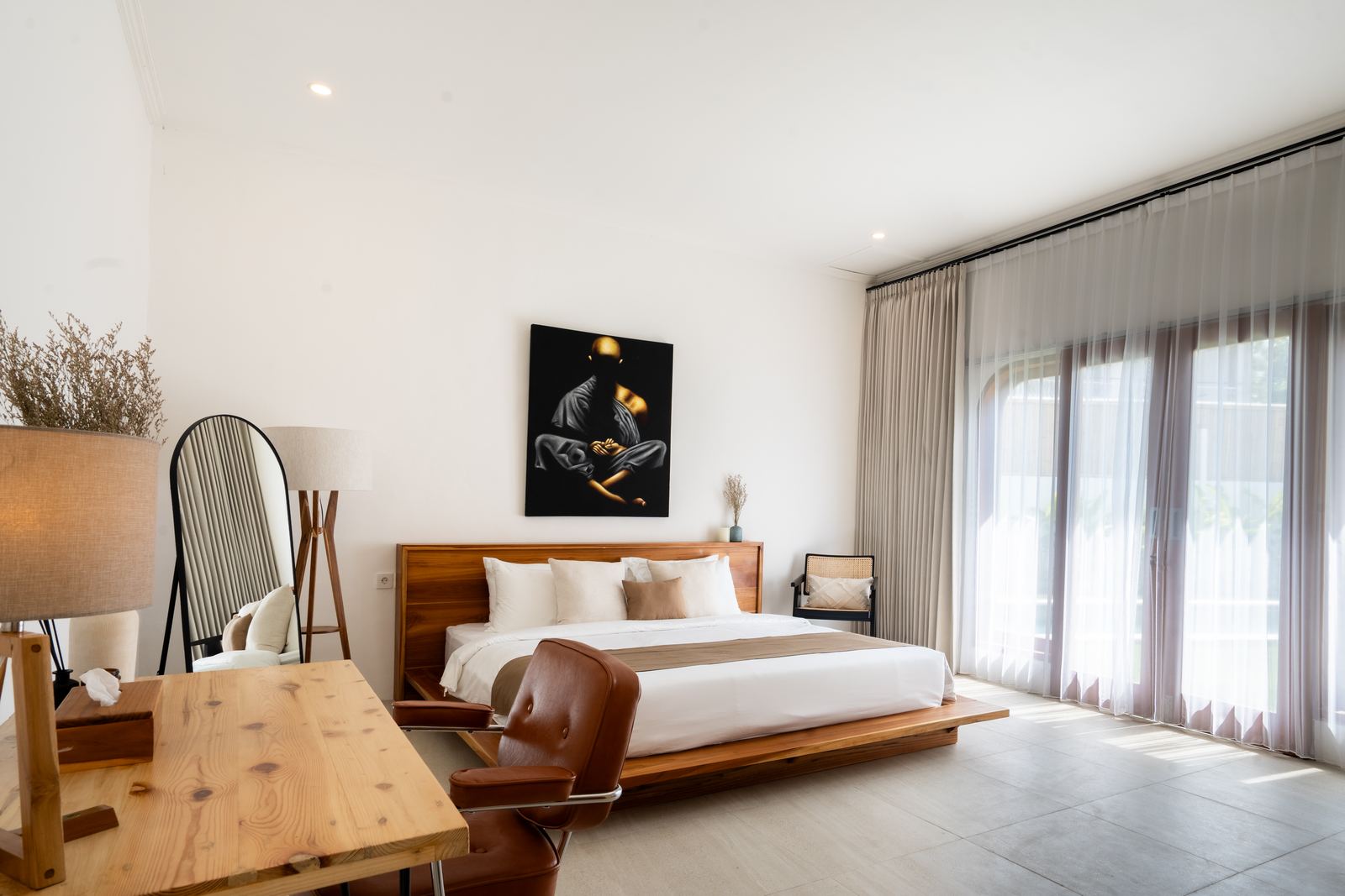 Bedroom with desk and garden view